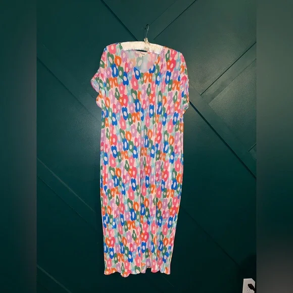 Floral Print Maxi Dress in Pink Multicolor - Picture 2 of 4